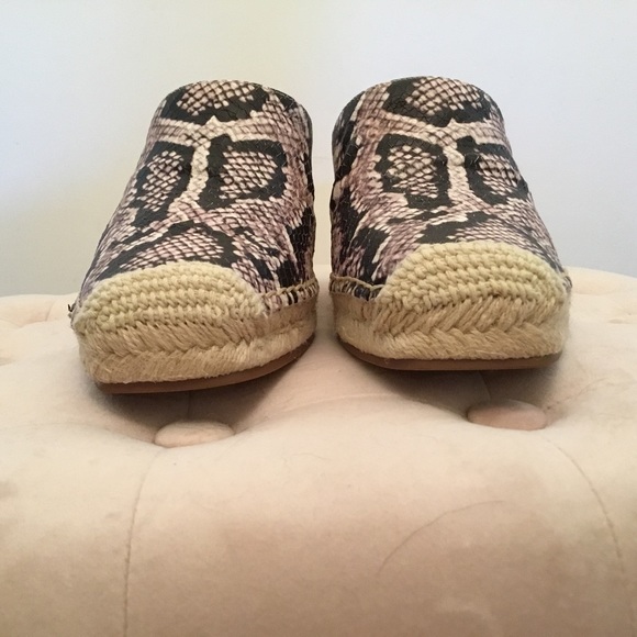 Vince Camuto Leather Python Snakeskin Print Espadrille Heeled Mules Brand New - Picture 7 of 9